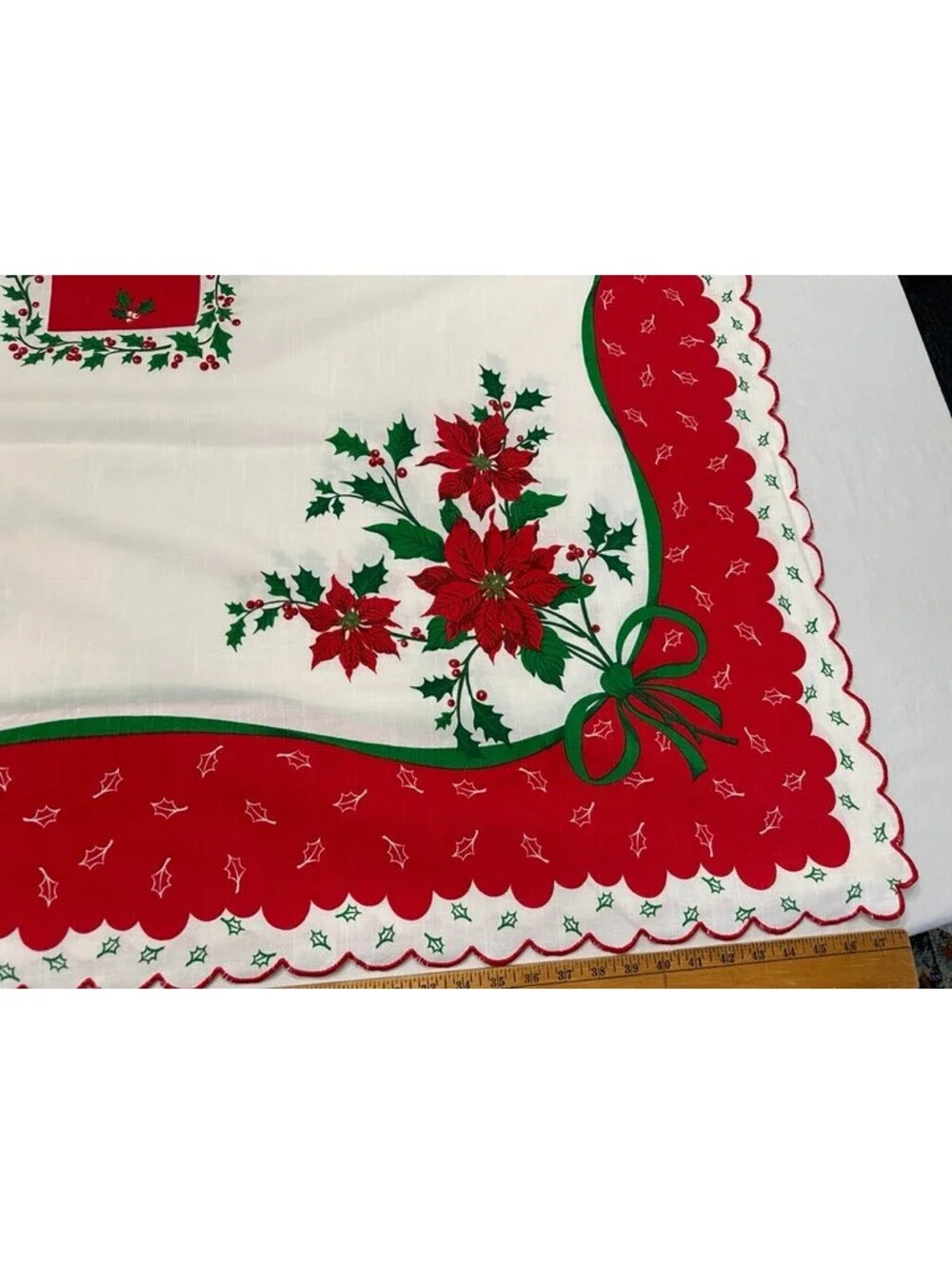 Christmas Holly Poinsettia Tablecloth White Red Rectangle Scalloped Edge 48.5x67